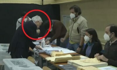 Piñera pasa la lengua al voto 919AB