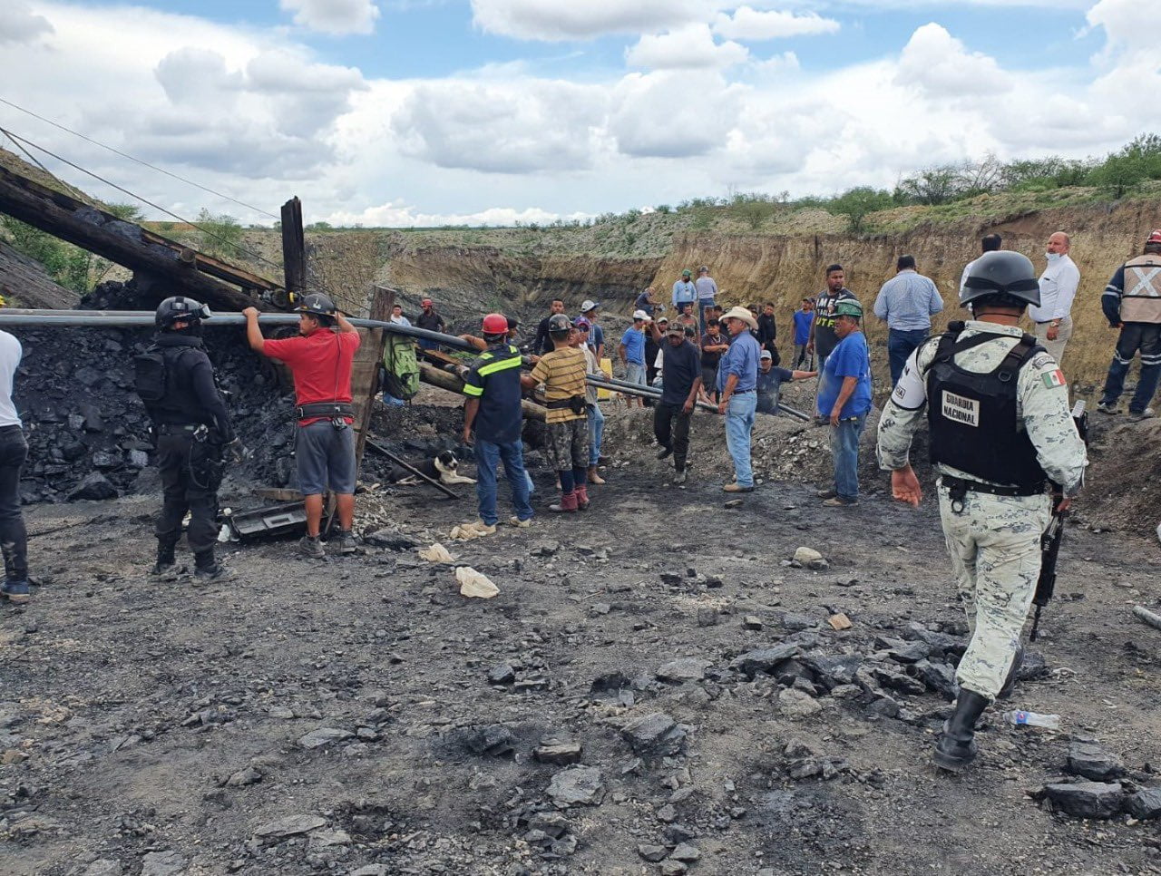 Colapsa Mina en México lVUAAFOui