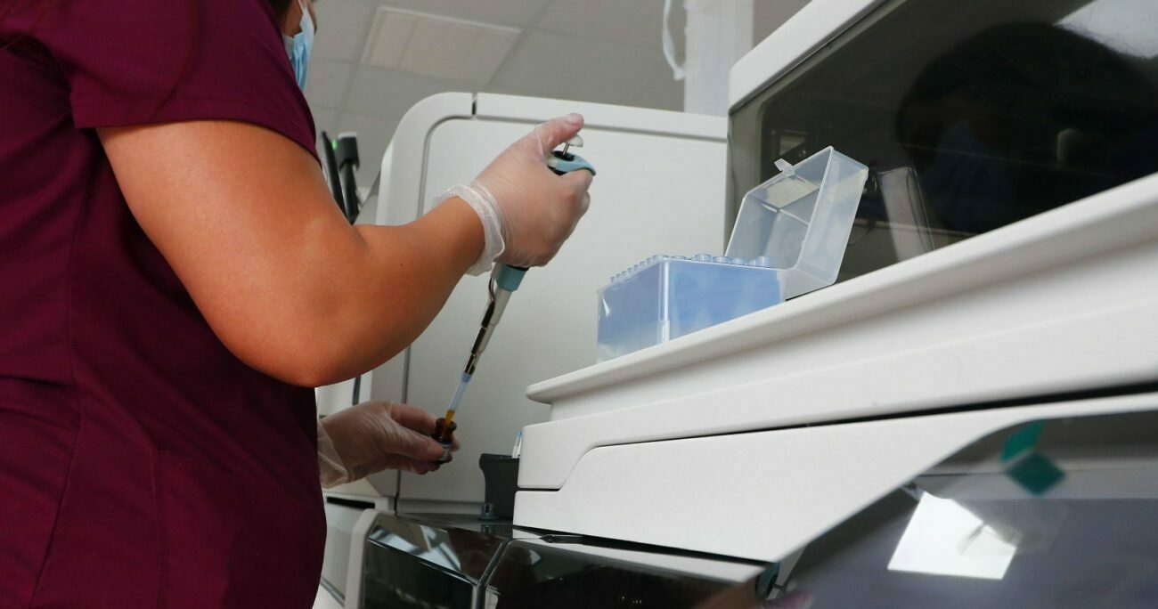 VALPARAISO: Visitan nuevo Laboratorio Clinico Popular