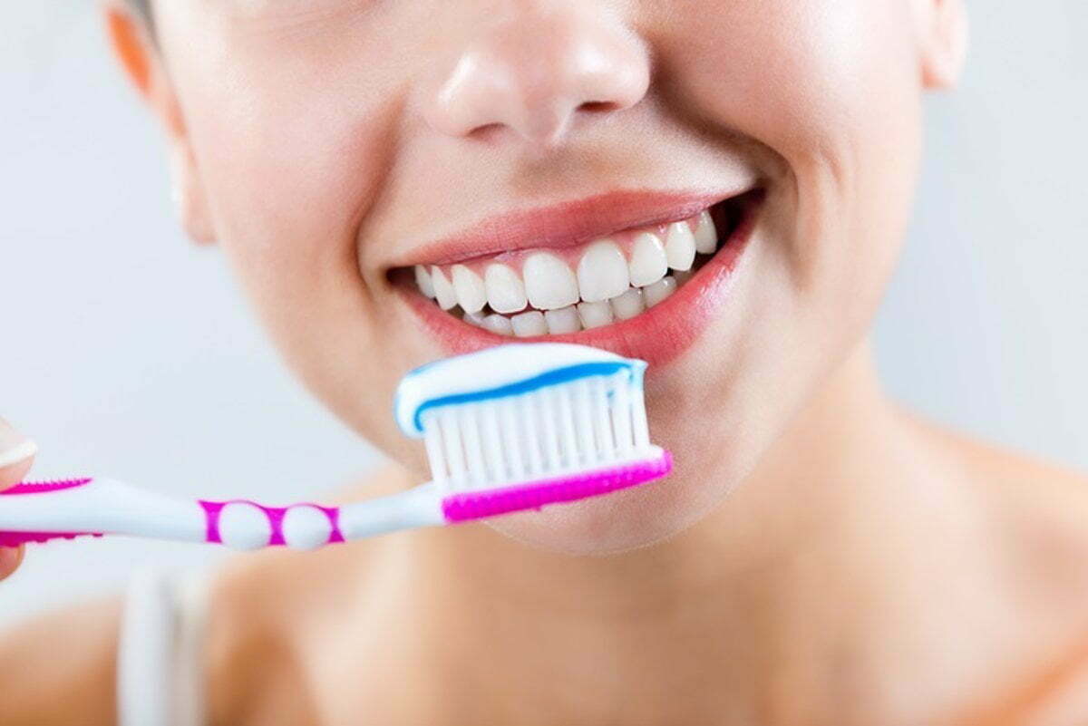 ¿Cada cuánto debemos cambiar nuestro cepillo de dientes? Consejos sobre su mantenimiento
