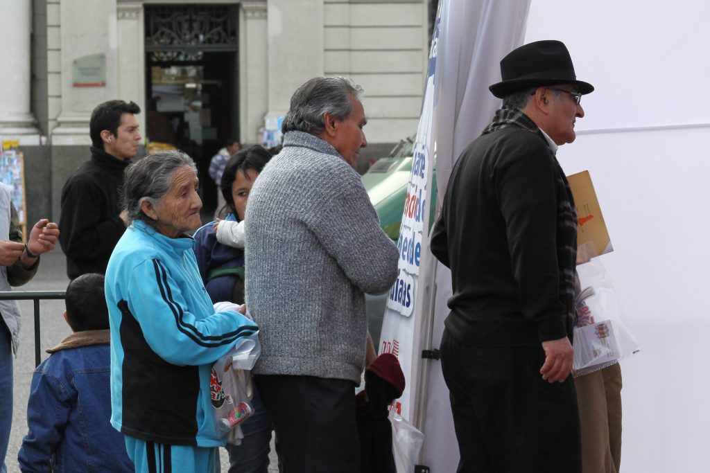 Adultos mayores en la via Publica.jpg 18 e1584121906876 1024x683
