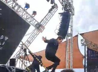 Jean Paul Olhaberry Casi Fue Aplastado Por La Pantalla En San Antonio Logro Huir .jpg