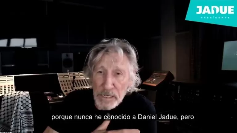 Roger Waters x Jadue WQAIa1Gh