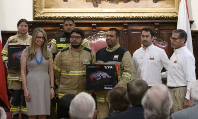 Gobierno De Ee.uu . Dona 450 Packs De Proteccion A Bomberos
